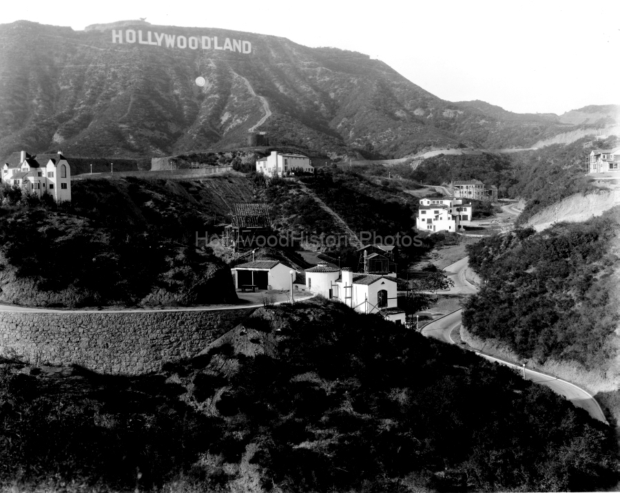Hollywoodland Sign sq 1924 WM.jpg